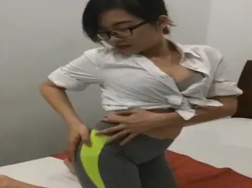 Cewek Kacamata Seksi Goyang Panas Paling Hot 2026